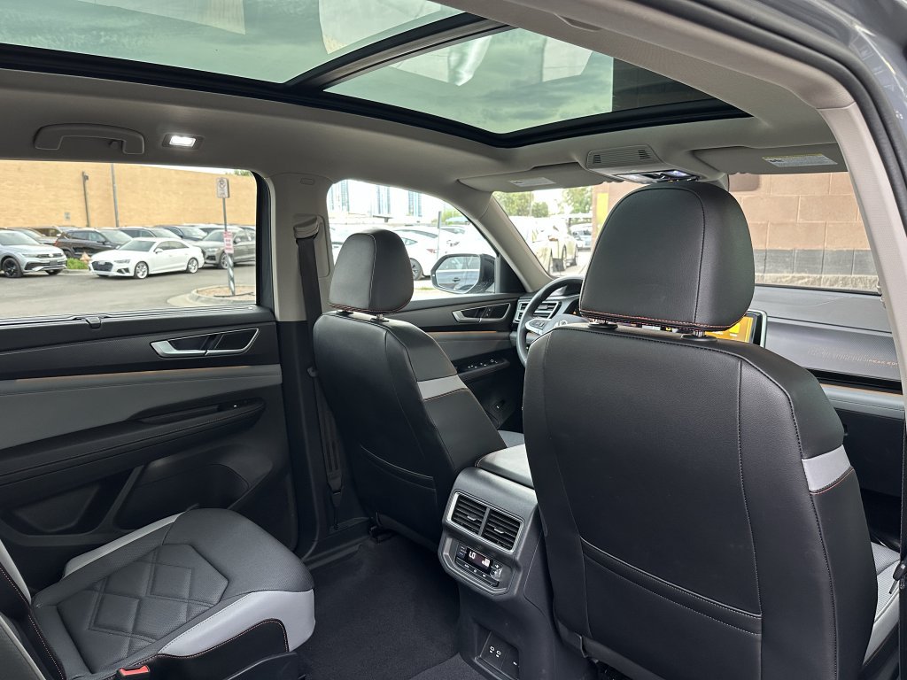 Used 2024 Volkswagen Atlas Peak Edition SE AWD/4WD image 40