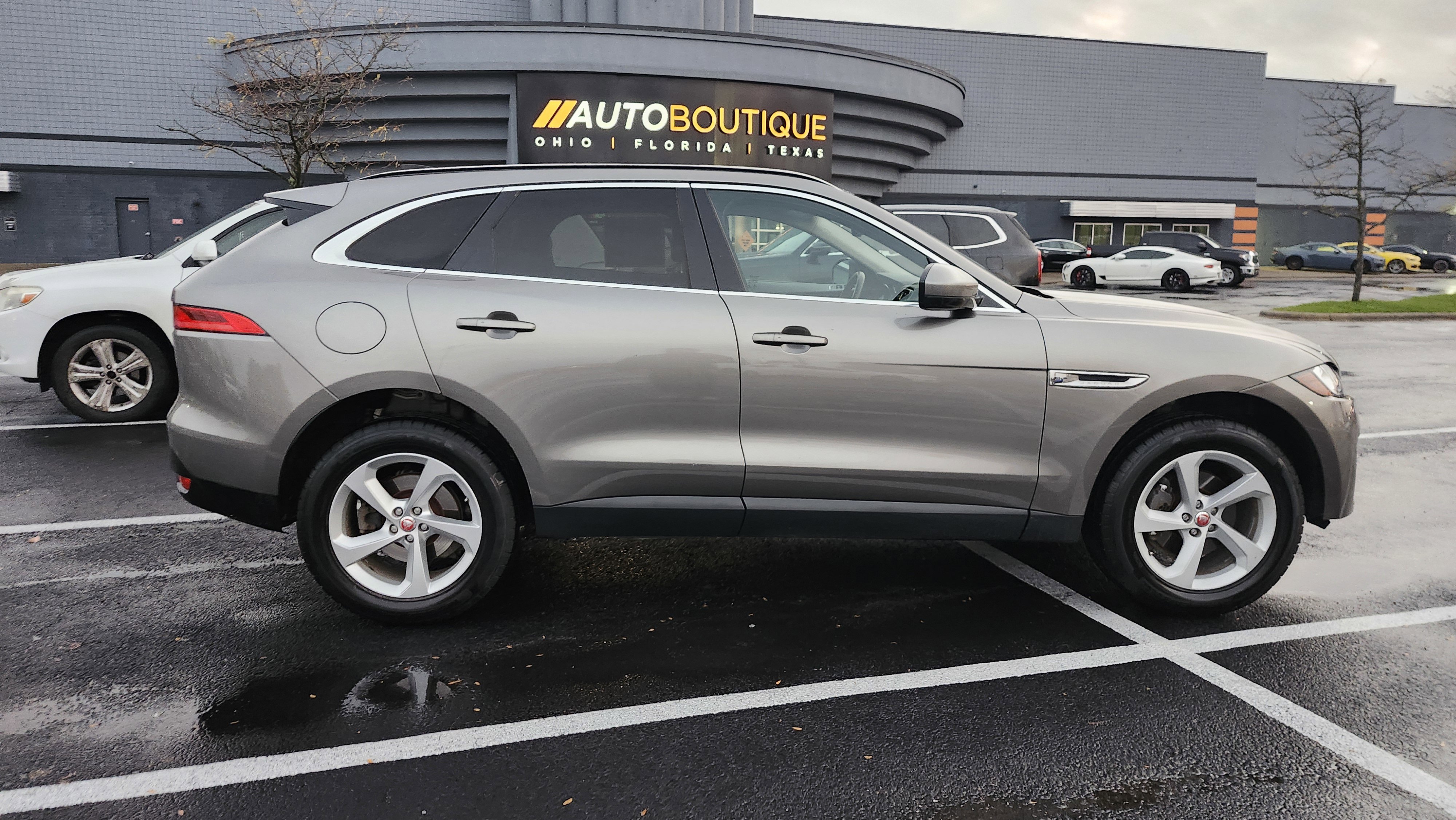 Used 2020 Jaguar F-PACE Premium image 12