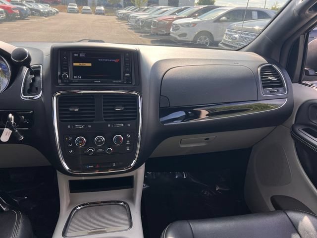Used 2019 Dodge Grand Caravan SXT FWD image 13