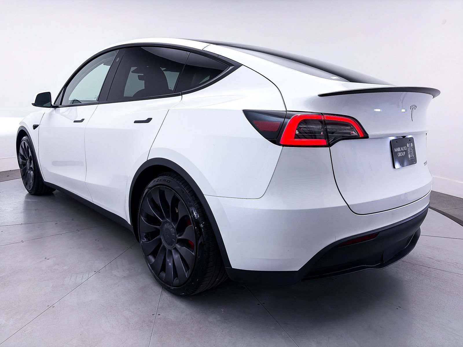 Used 2023 Tesla Model Y Performance AWD/4WD image 15