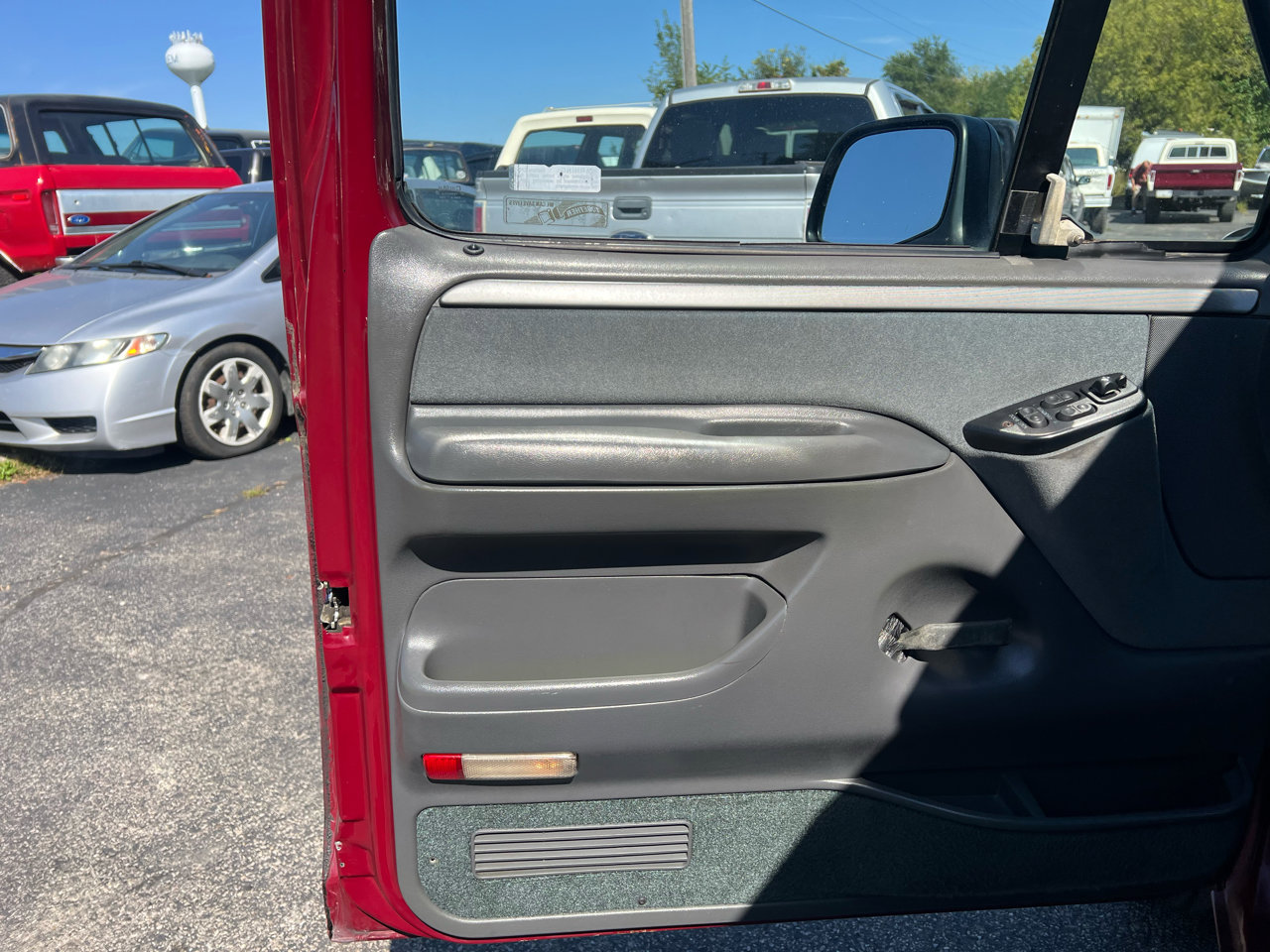 Used 1993 Ford Bronco XLT image 8