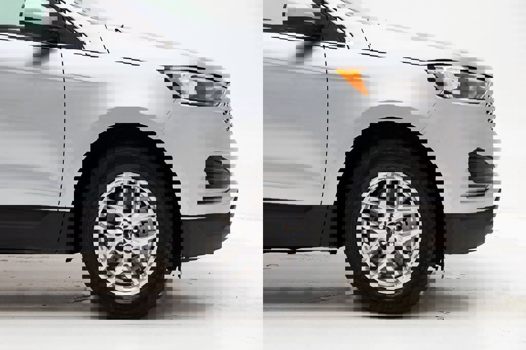 Used 2024 Ford Edge SEL image 4