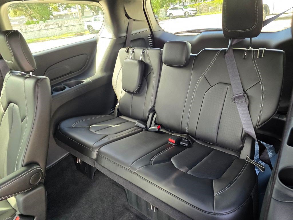 New 2026 Chrysler Voyager LX FWD image 29