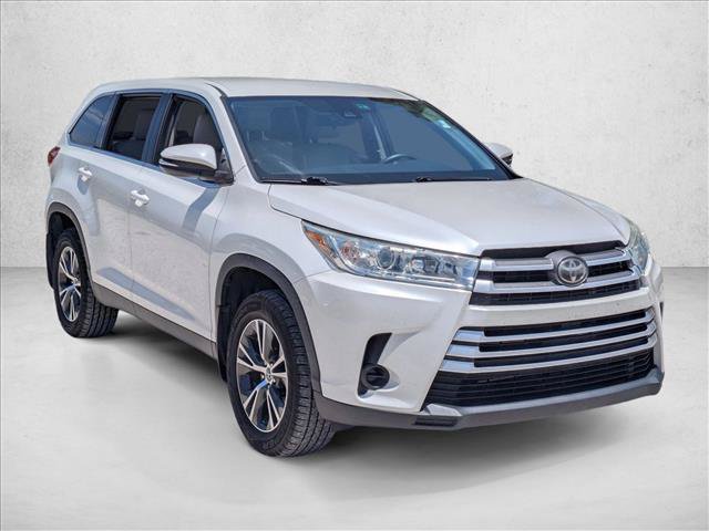 Used 2019 Toyota Highlander LE FWD video 2