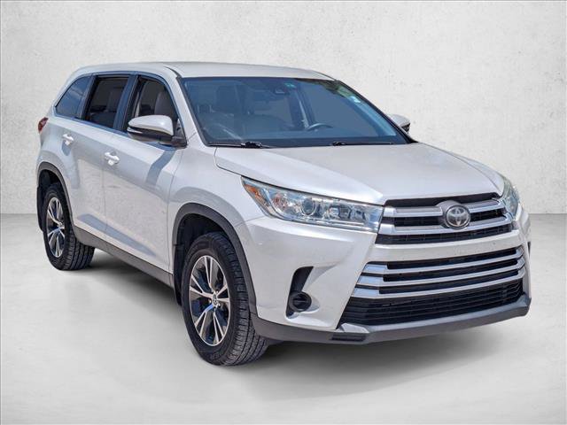 Used 2019 Toyota Highlander LE FWD image 2