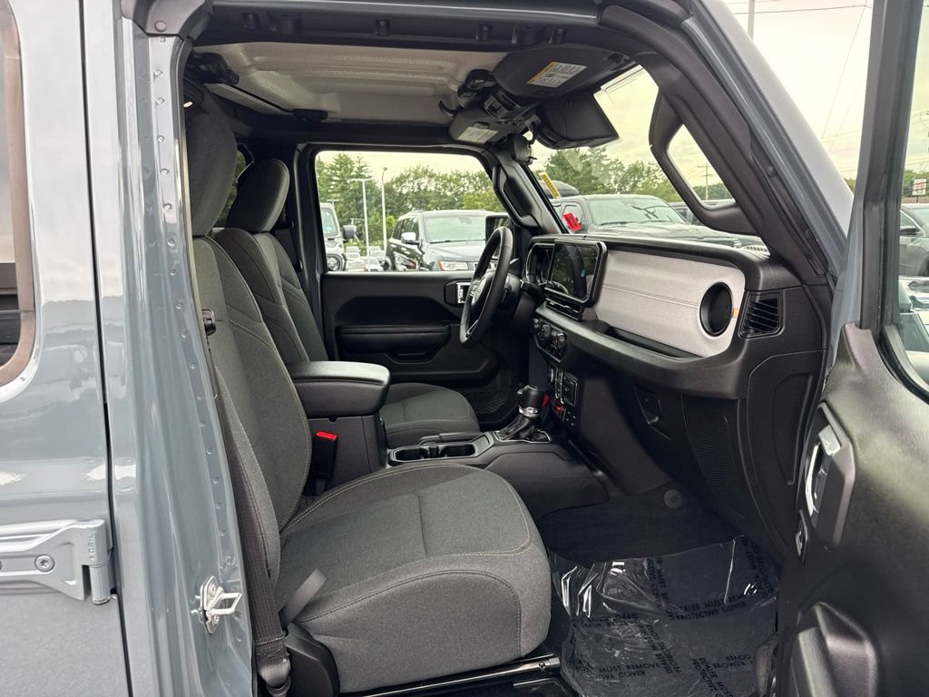Certified 2025 Jeep Gladiator Overland AWD/4WD image 25