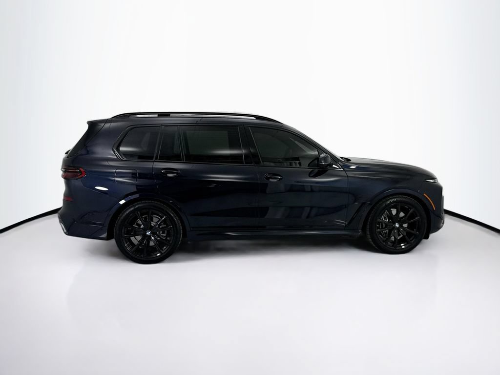 Used 2024 BMW X7 xDrive40i w/ M Sport Package AWD/4WD image 4