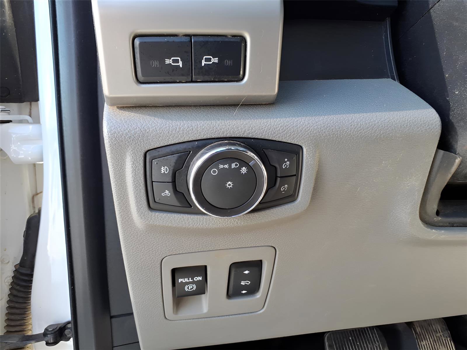 Used 2018 Ford F150 Lariat w/ Equipment Group 502A Luxury image 17