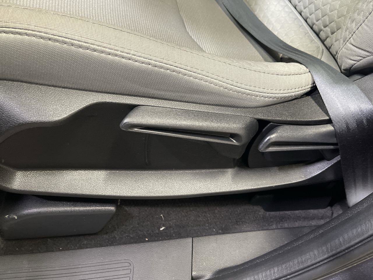 Used 2023 Honda Pilot LX image 12