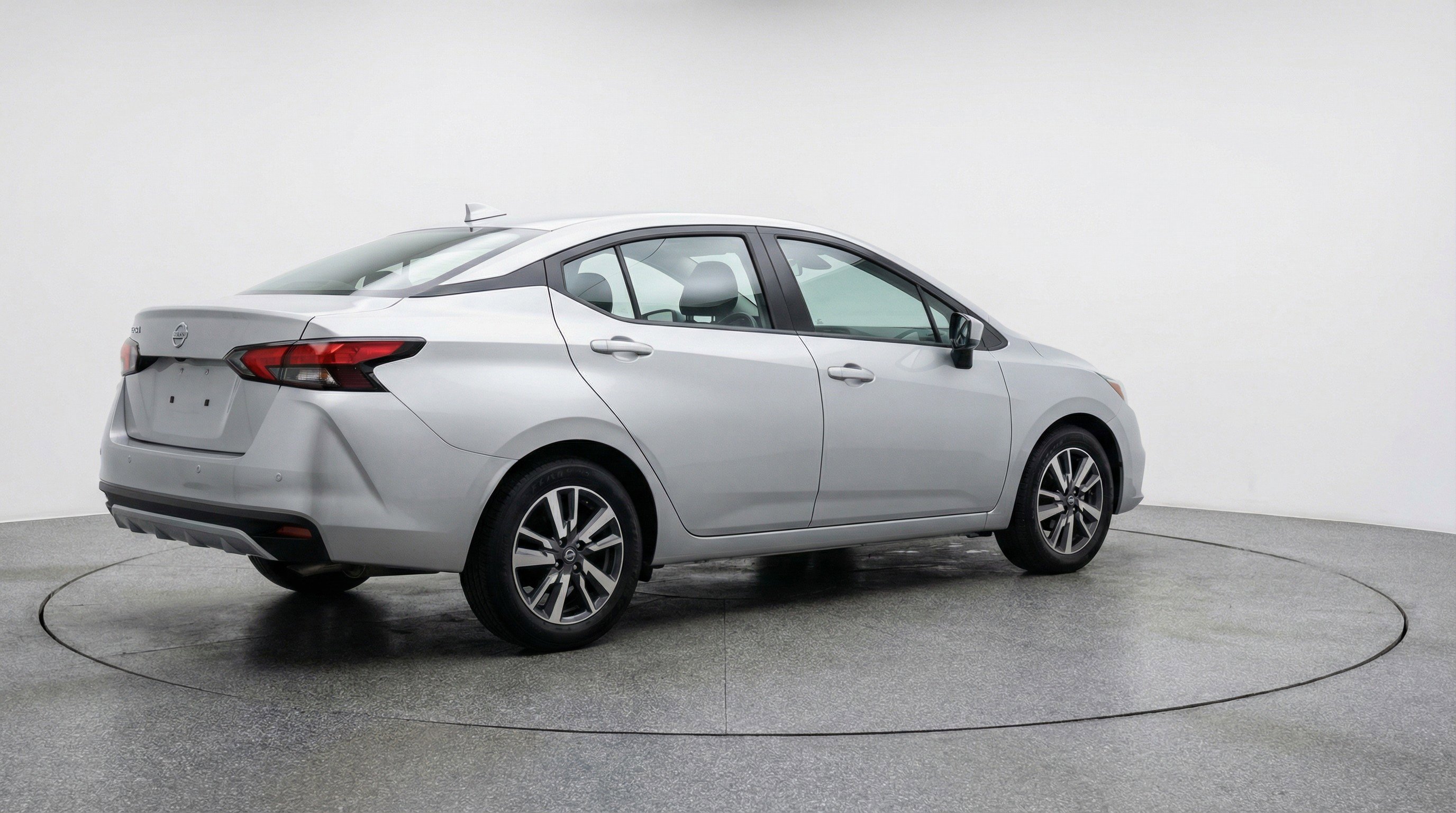 Used 2025 Nissan Versa SV image 9