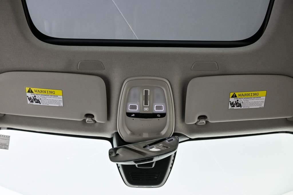 Certified 2025 Volvo XC40 B5 Plus image 17