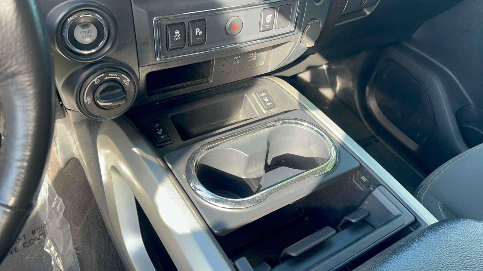 Used 2024 Nissan Titan SV w/ SV Convenience Package AWD/4WD image 15