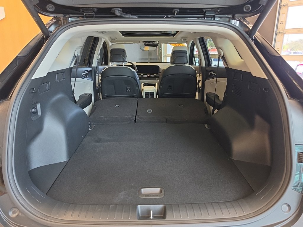 Certified 2026 Kia Sportage EX w/ EX Panorama Roof Package FWD image 42