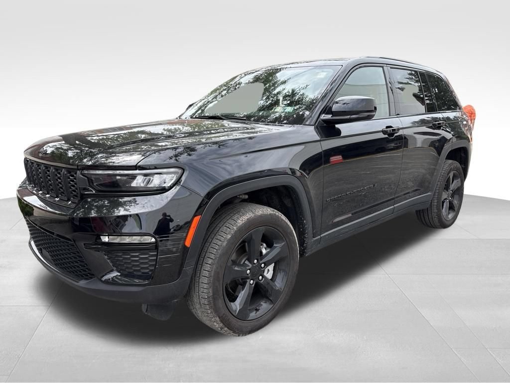 Used 2025 Jeep Grand Cherokee Limited w/ Black Appearance Package AWD/4WD image 1
