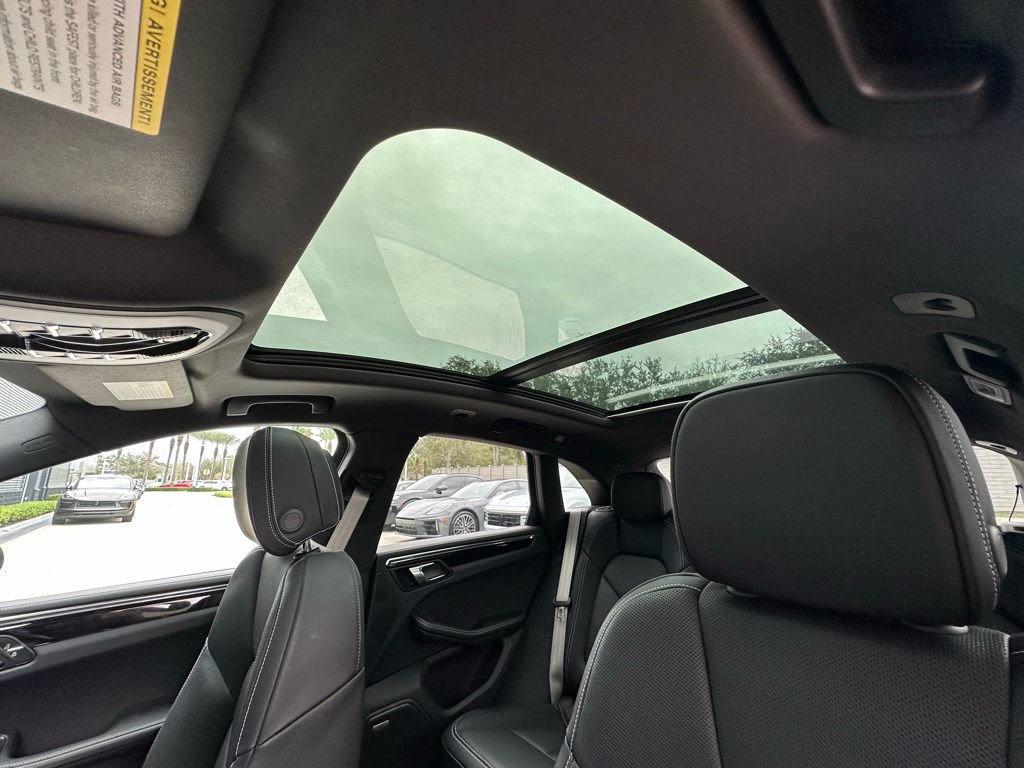 Certified 2025 Porsche Macan image 23