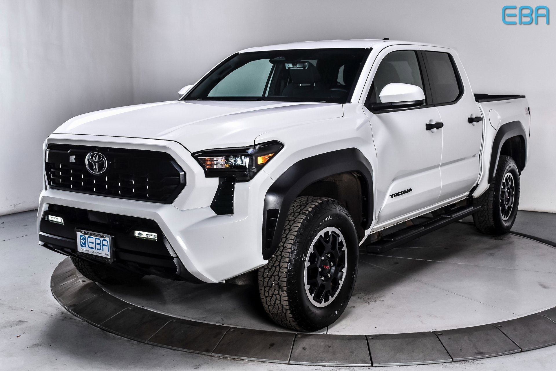 Used 2025 Toyota Tacoma TRD Off-Road image 2