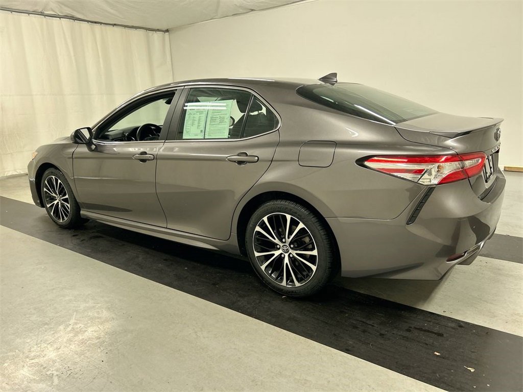 Used 2020 Toyota Camry image 6
