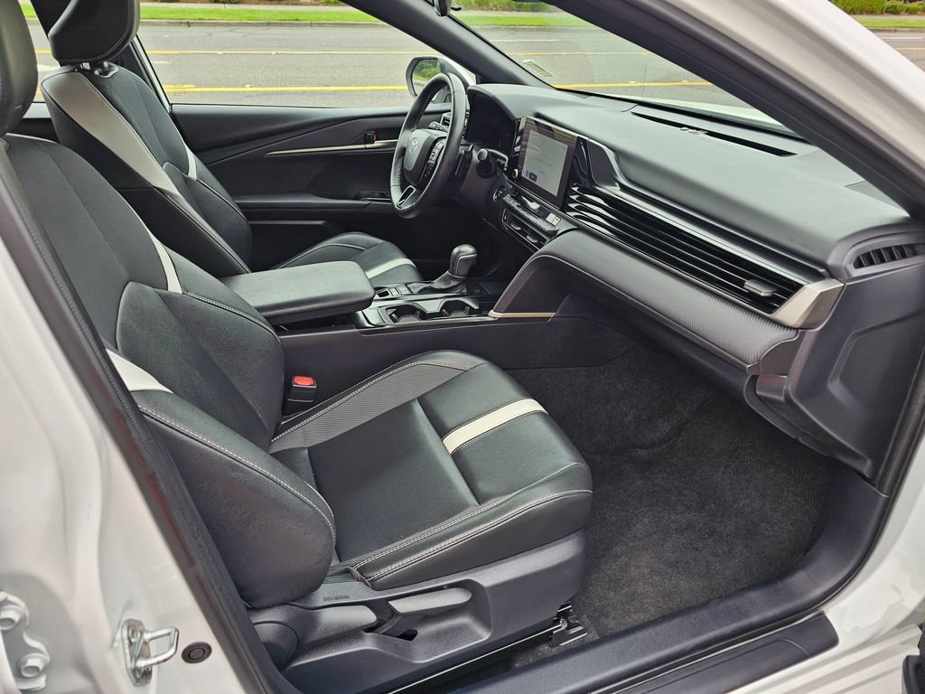 Used 2025 Toyota Camry SE FWD image 12