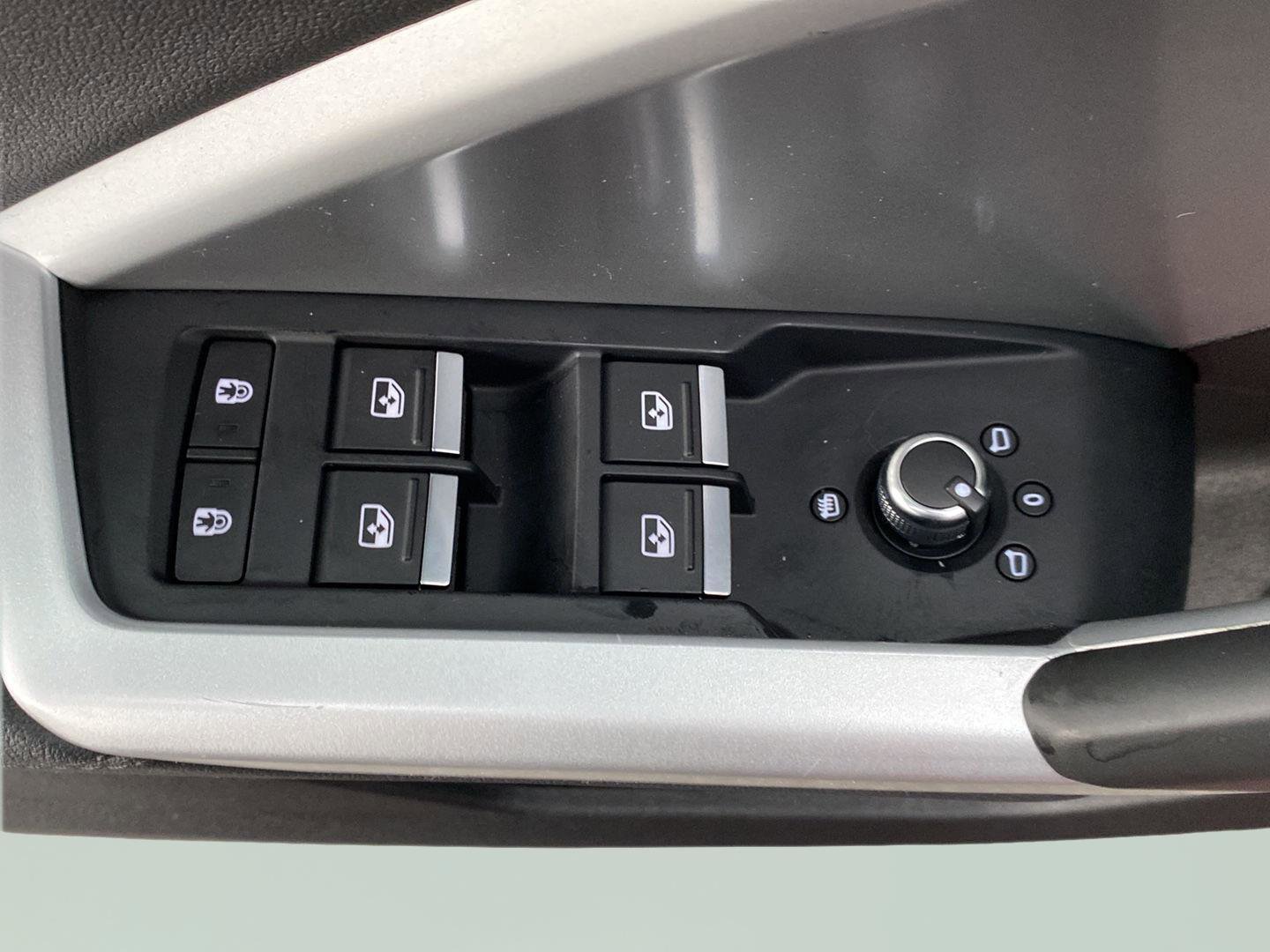 Used 2025 Audi Q3 2.0T Premium image 19