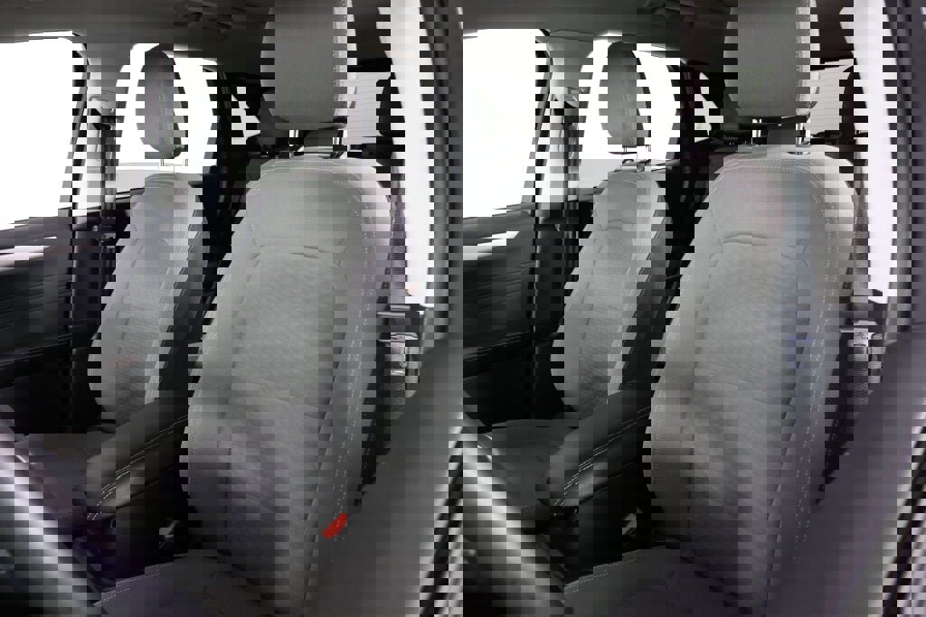 Used 2022 Ford Escape SE w/ SE Sport Appearance Package image 11