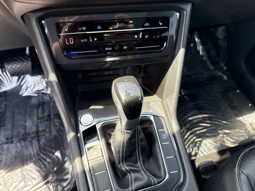 Used 2022 Volkswagen Tiguan SE w/ Panoramic Sunroof Package AWD/4WD image 14