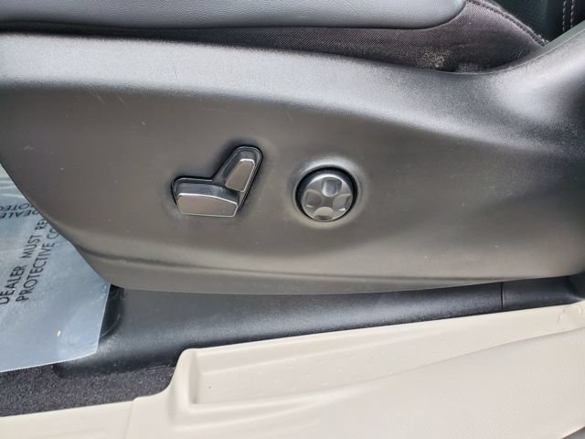 Used 2024 Chrysler Pacifica Touring-L FWD image 5