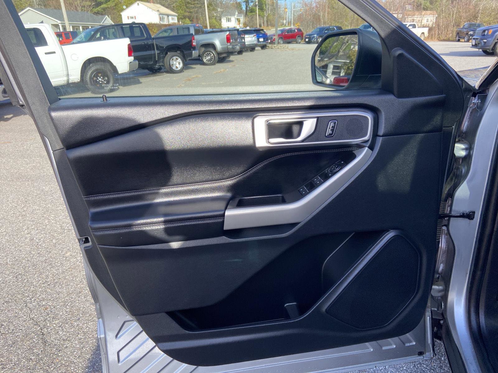 Used 2021 Ford Explorer XLT w/ Equipment Group 202A image 13