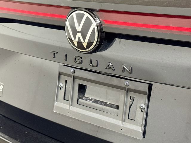 New 2026 Volkswagen Tiguan SE R-Line FWD image 17