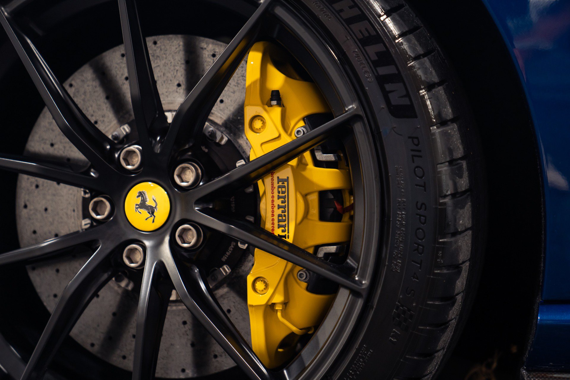 Used 2021 Ferrari 812 GTS RWD image 11