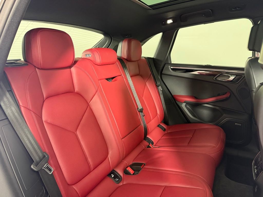Certified 2026 Porsche Macan Turbo image 18