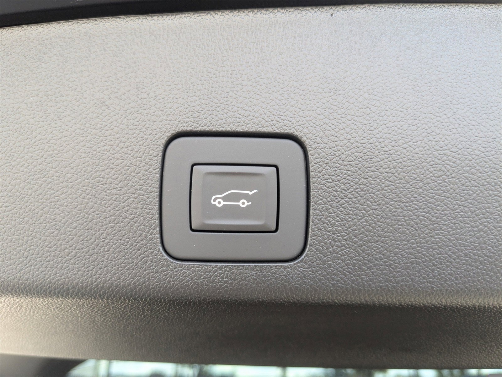 Used 2025 Buick Encore GX Avenir w/ Avenir Technology Package image 14