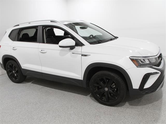 Used 2023 Volkswagen Taos SE image 1