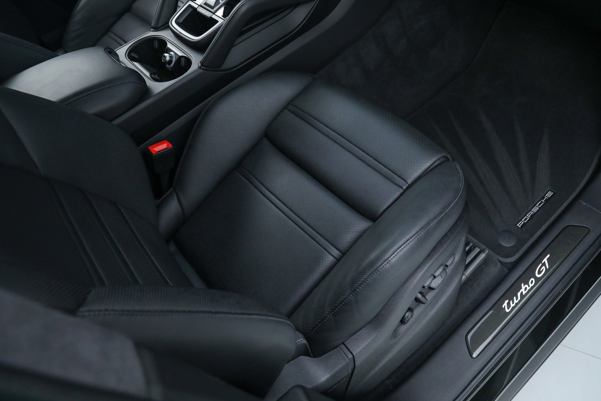 Used 2022 Porsche Cayenne Turbo GT image 17