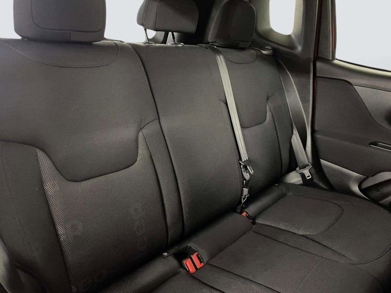 Used 2016 Jeep Renegade Latitude w/ Cold Weather Group image 37