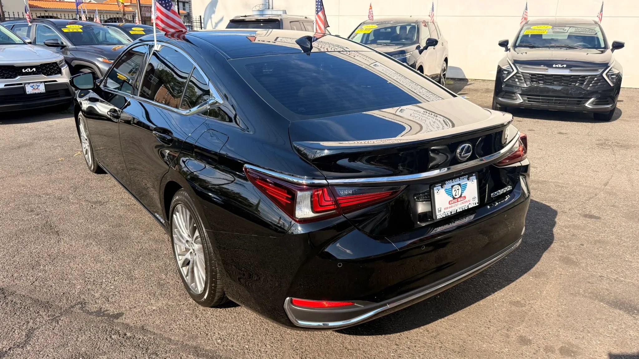 Used 2021 Lexus ES 300h w/ Premium Package FWD image 5