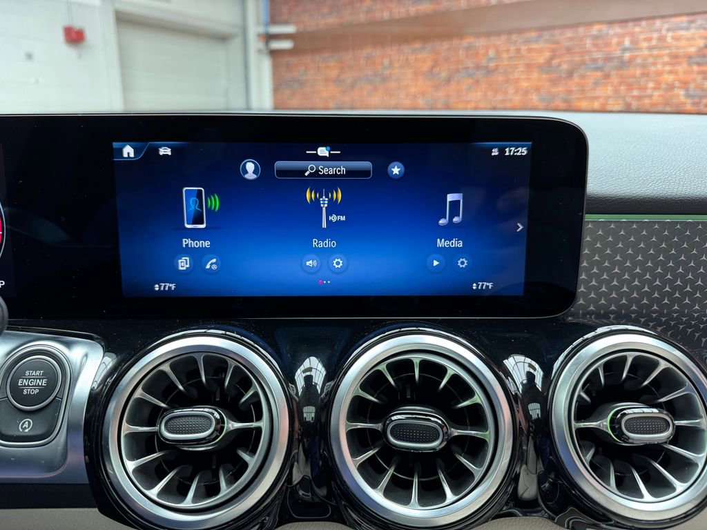 Used 2026 Mercedes-Benz GLB 250 4MATIC image 18