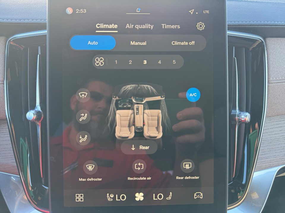 New 2026 Volvo XC90 T8 Plus w/ Protection Package Premier image 18