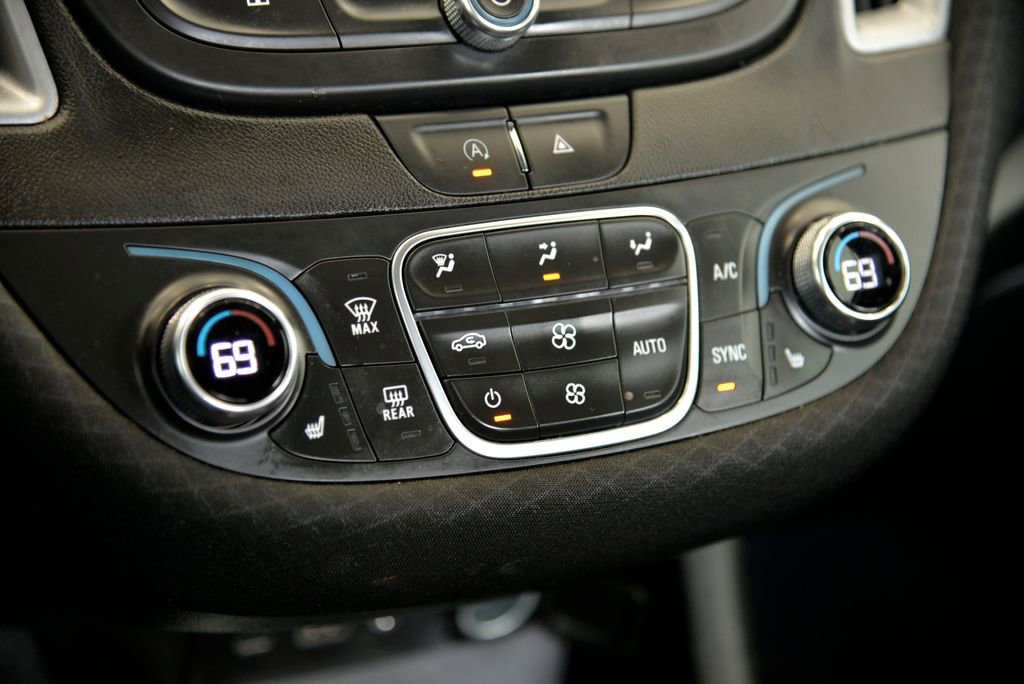 Used 2023 Chevrolet Malibu LT image 24
