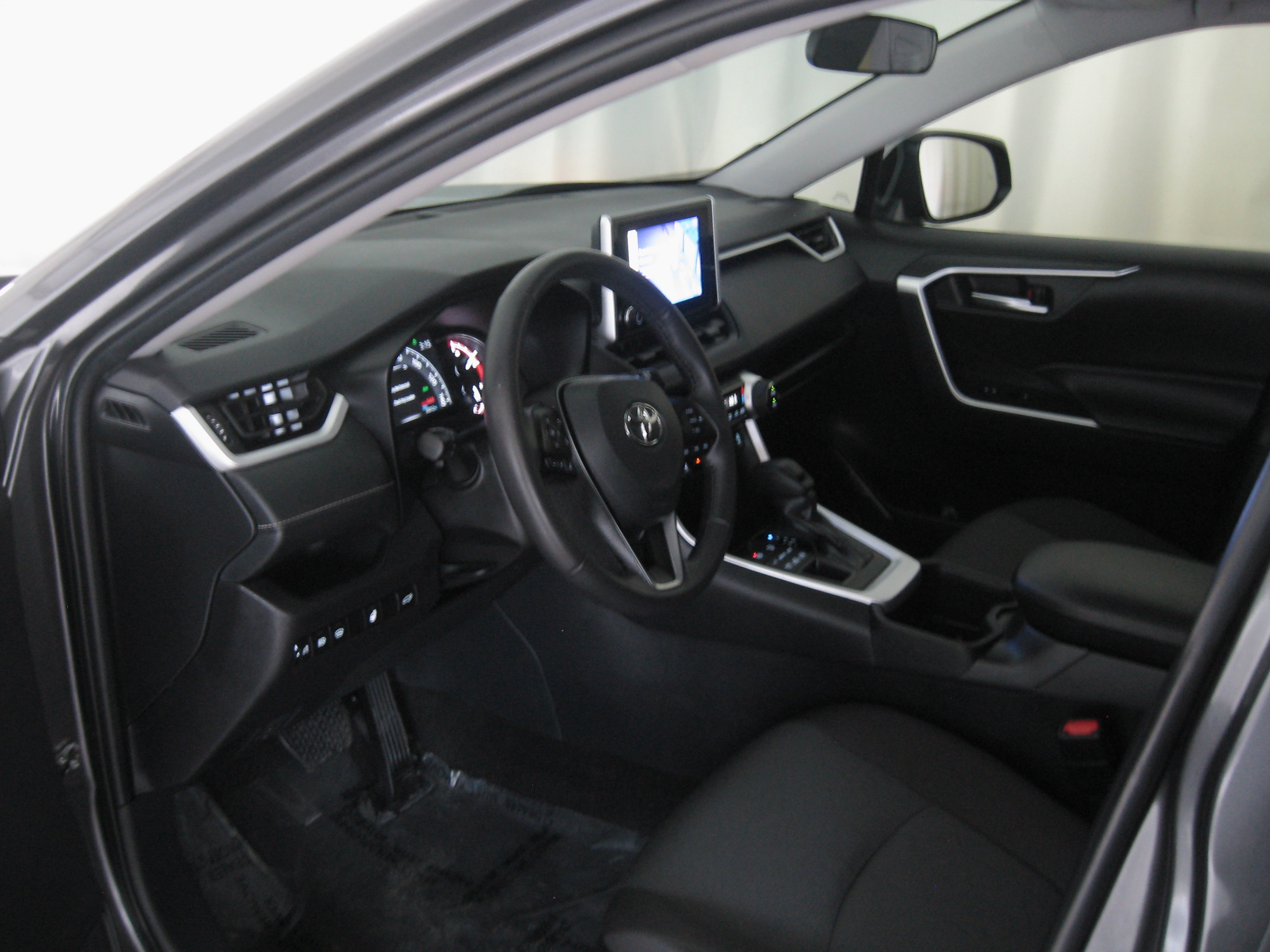 Used 2025 Toyota RAV4 XLE w/ Convenience Package AWD/4WD image 11