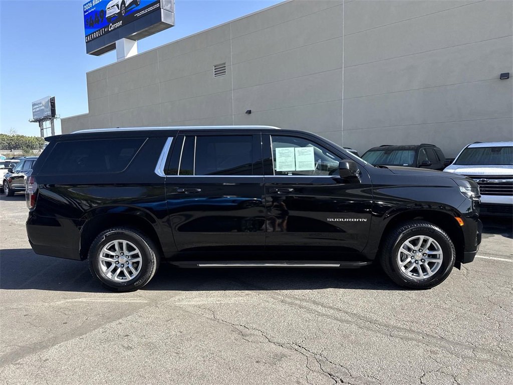 Used 2024 Chevrolet Suburban LT image 2