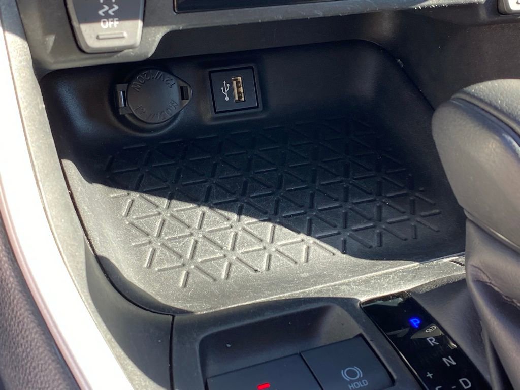 Used 2024 Toyota RAV4 XLE FWD image 18