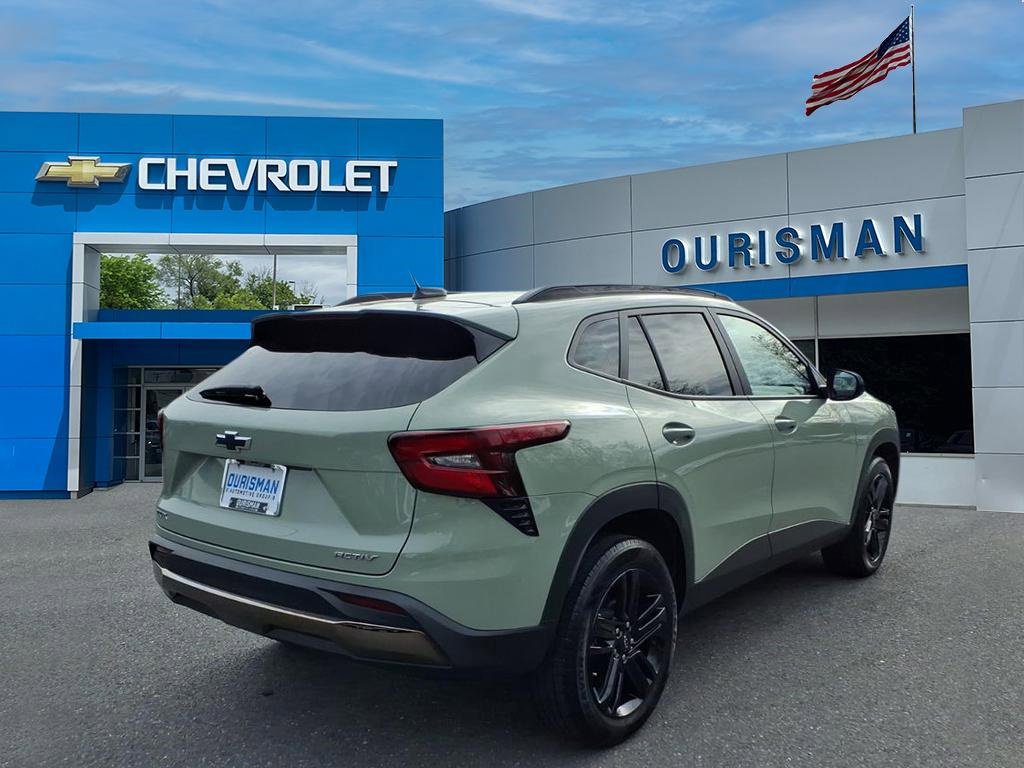 Used 2025 Chevrolet Trax ACTIV w/ Sunroof Package image 3