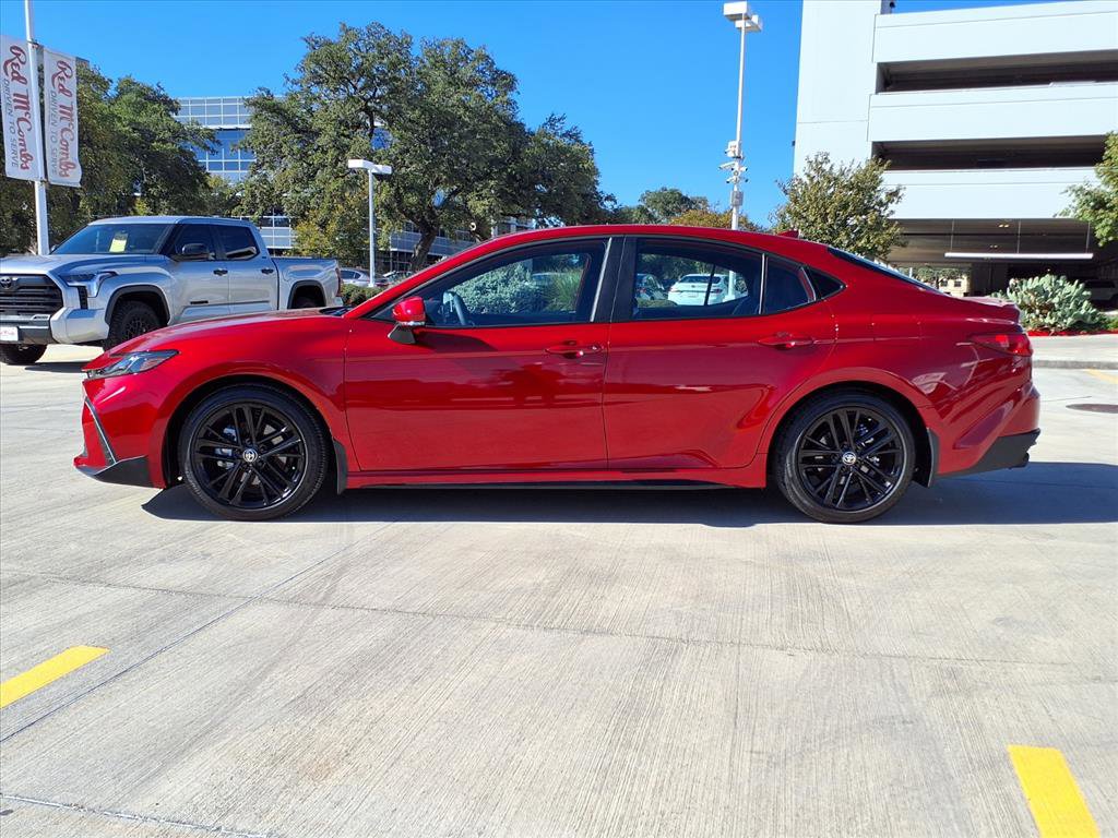 Used 2025 Toyota Camry SE image 8