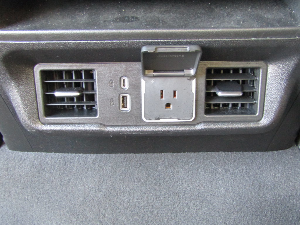 Used 2024 Chevrolet Silverado 1500 LT AWD/4WD image 33