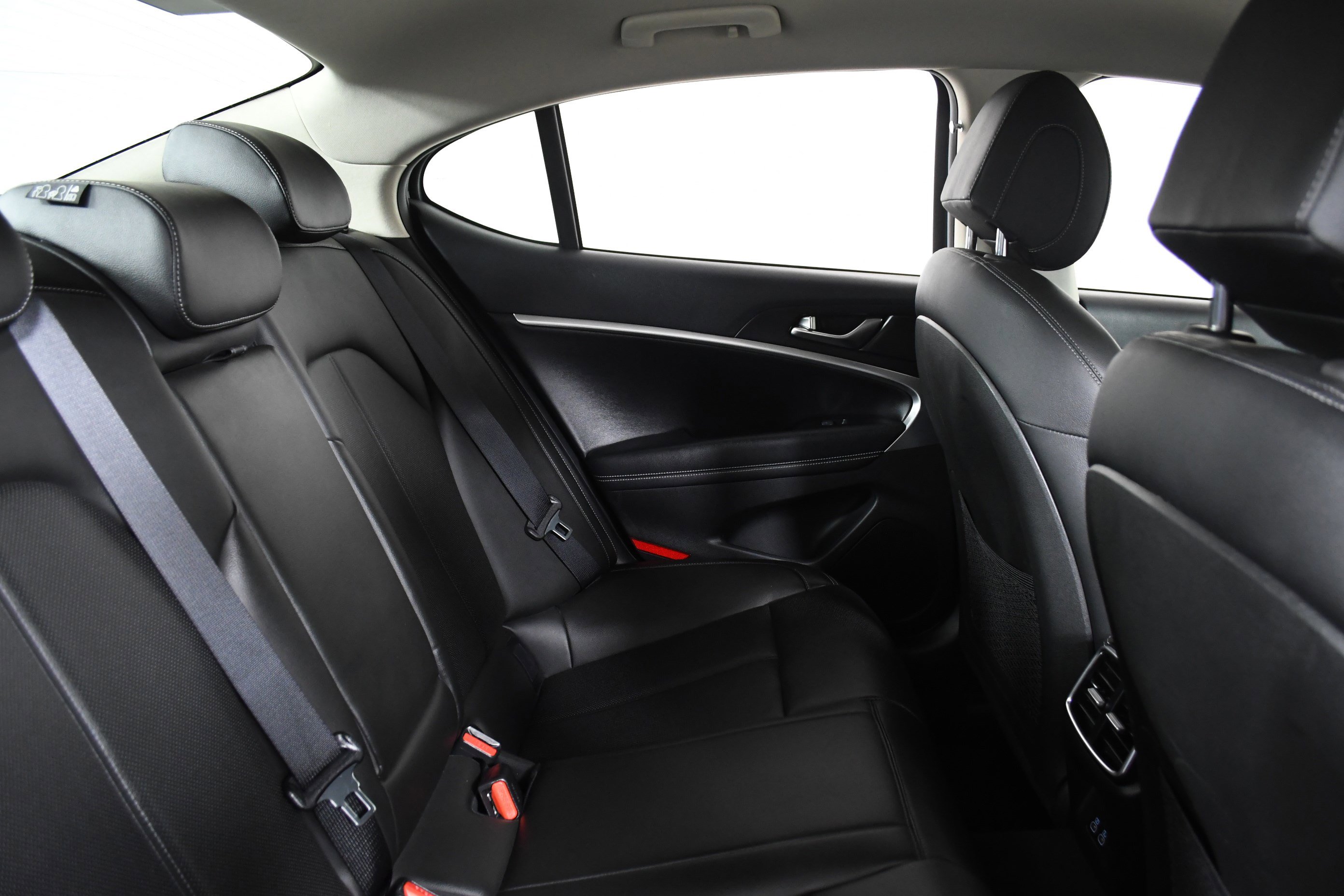 Used 2025 Genesis G70 2.5T image 24