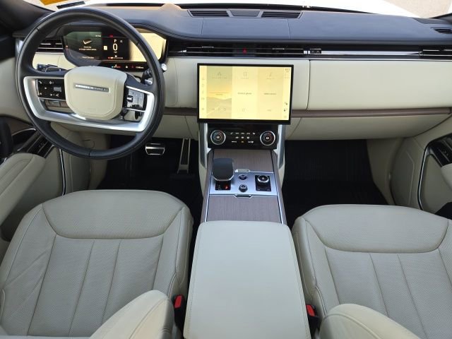Used 2023 Land Rover Range Rover Long Wheelbase SE image 12
