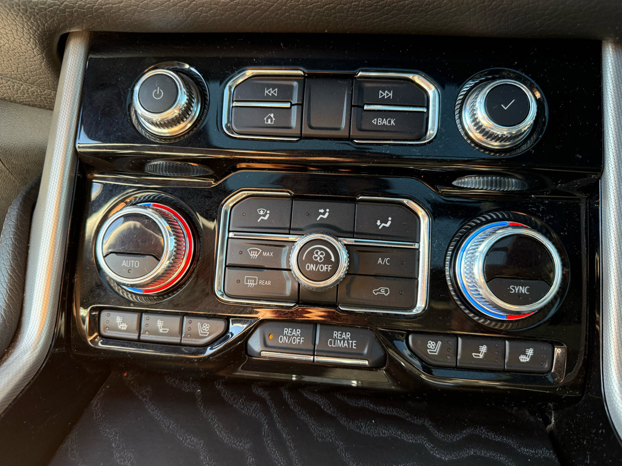 Used 2021 GMC Yukon XL Denali w/ Advanced Technology Package image 30