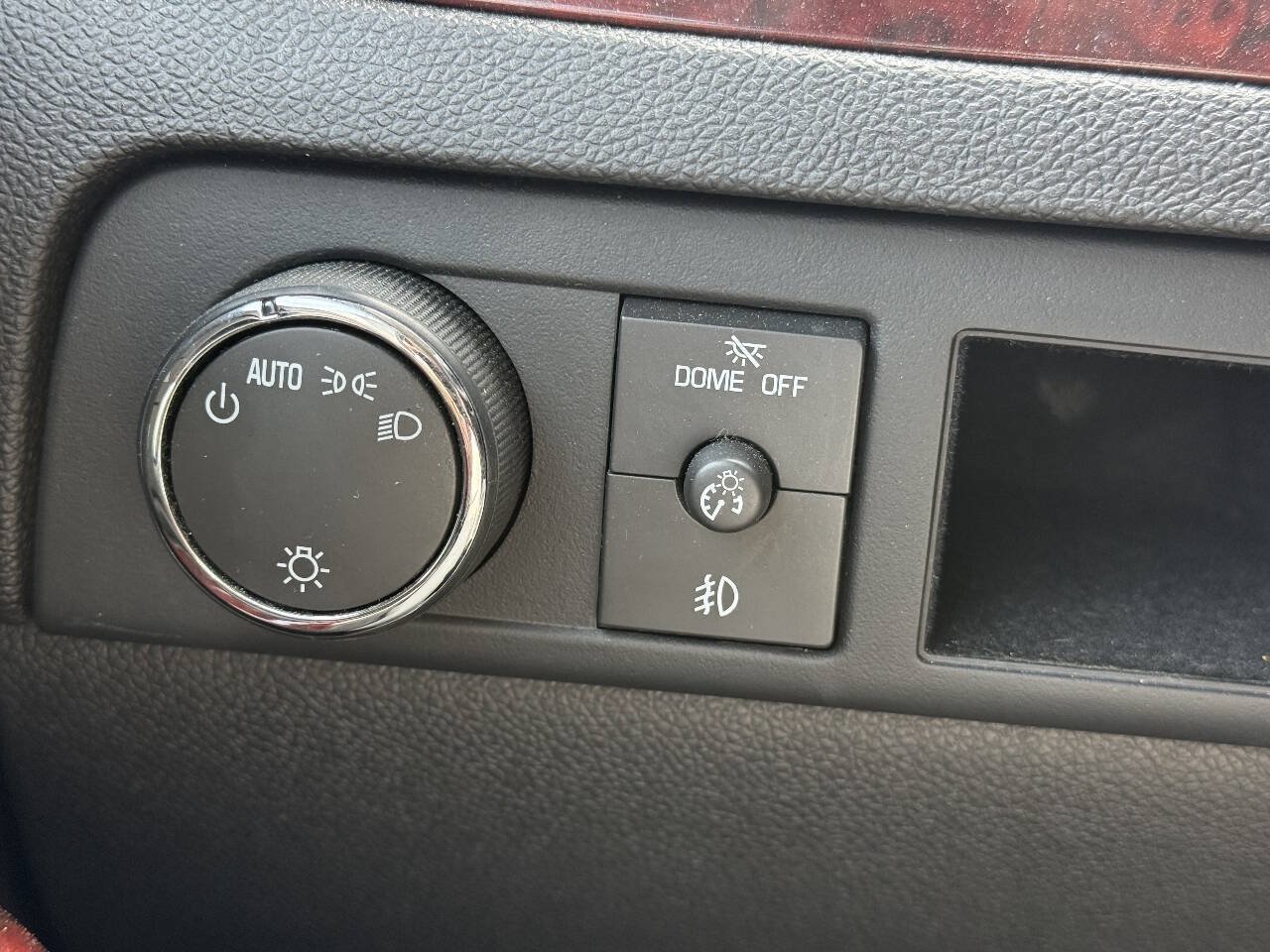 Used 2010 Cadillac Escalade 2WD image 13