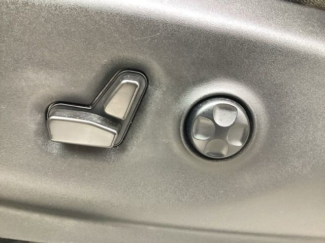 Used 2022 Chrysler Voyager LX image 10