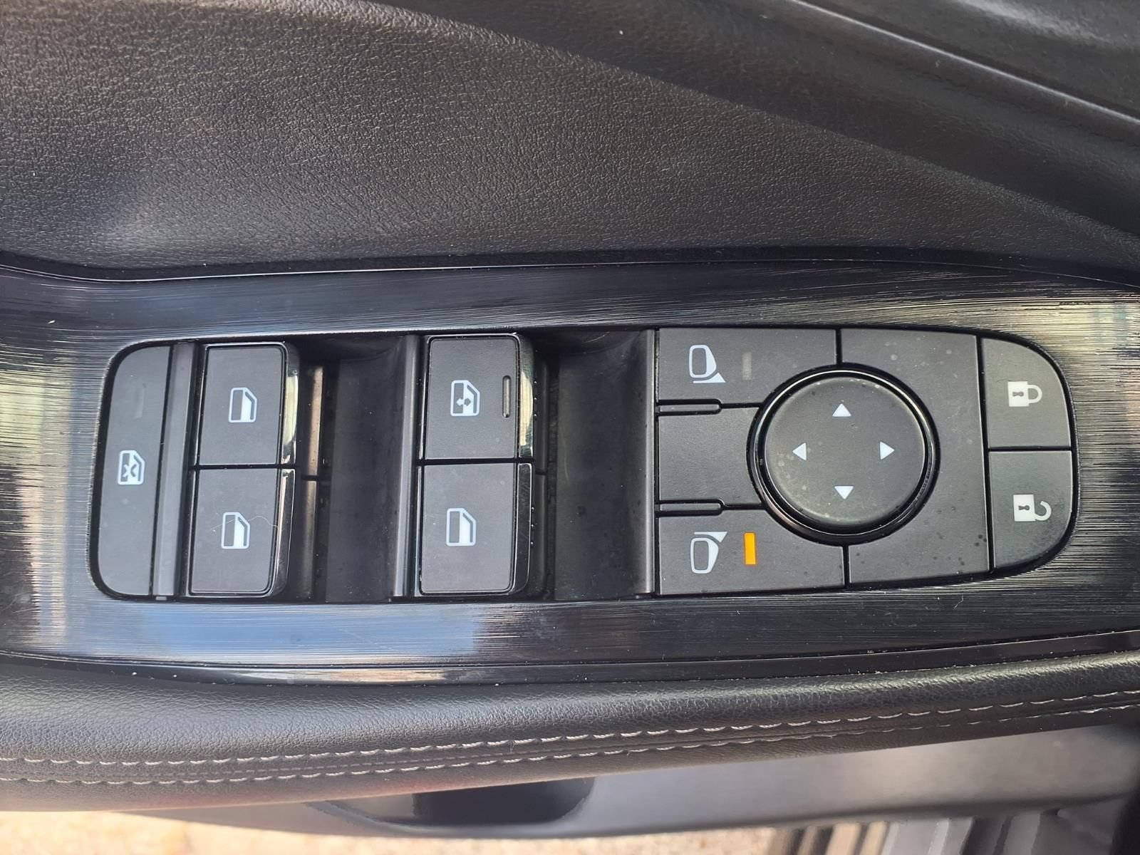 Used 2025 Nissan Rogue SV AWD/4WD image 8